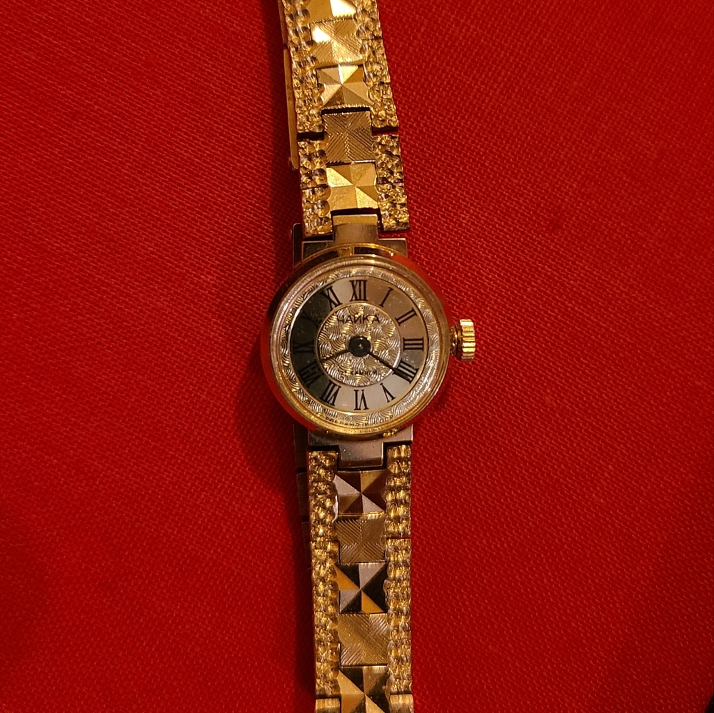 Vintage gold plated Russian wrist watch - Picture 2 of 16